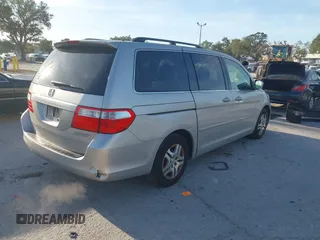2005 Honda Odyssey EX-L with VIN 5FNRL38645B419566, listed as a IAAI auction lot 42104083 with 255,274 mi miles and . Bid and sale history available at carsss.com. Image 4.