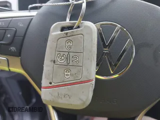 2023 Volkswagen Atlas SEL z VIN 1V2BR2CA9PC502866, wystawiony jako IAAI lot #41877062 z przebiegiem 18 605 mil mil oraz . Historia ofert i sprzedaży dostępna na DreamBid. Obrazek 11.