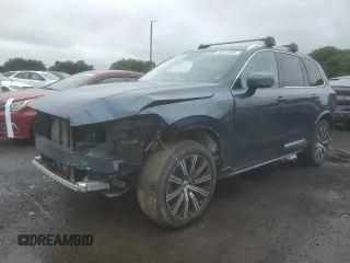 2023 Volvo XC90 Plus z VIN YV40621NXP1958987, wystawiony jako Copart lot #59841095 z przebiegiem 46 019 mil mil oraz Szkoda całkowita • Salvage title. Historia ofert i sprzedaży dostępna na DreamBid. Obrazek 1.