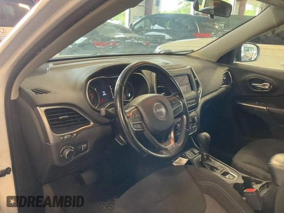 2020 Jeep Cherokee Latitude z VIN 1C4PJLCB4LD628070, wystawiony jako IAAI lot #42859811 z przebiegiem 119 307 mil mil oraz . Historia ofert i sprzedaży dostępna na DreamBid. Obrazek 17.