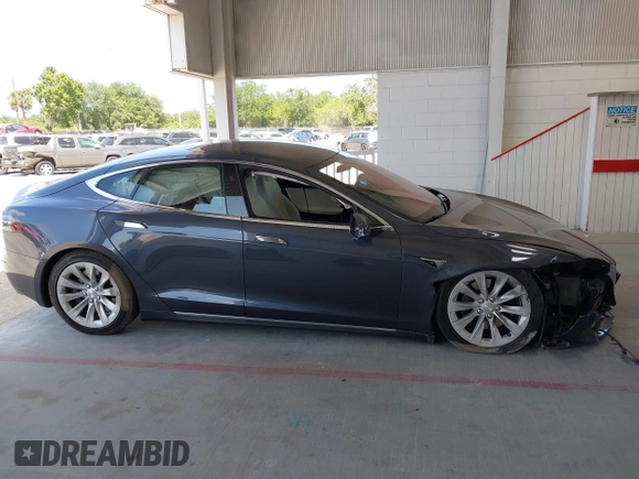2018 Tesla Model S 75D с VIN 5YJSA1E2XJF246112, выставлен на аукционе IAAI как лот 42124379 с пробегом Не указан миль и . История ставок и продаж доступна на DreamBid. Изображение 13.