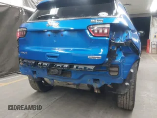 2019 Jeep Compass Latitude z VIN 3C4NJDBB3KT595277, wystawiony jako IAAI lot #42098822 z przebiegiem 68 574 mil mil oraz . Historia ofert i sprzedaży dostępna na DreamBid. Obrazek 6.