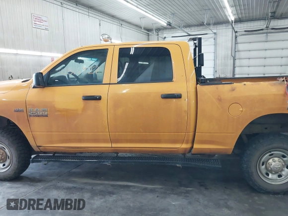 2017 Ram 2500 Tradesman z VIN 3C6TR5CT0HG711590, wystawiony jako IAAI lot #42516927 z przebiegiem 55 073 mil mil oraz . Historia ofert i sprzedaży dostępna na DreamBid. Obrazek 15.