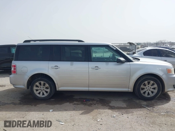 2011 Ford Flex SE with VIN 2FMGK5BC2BBD23332, listed as a IAAI auction lot 41733455 with 204,104 mi miles. Bid and sale history available at carsss.com. Image 14.