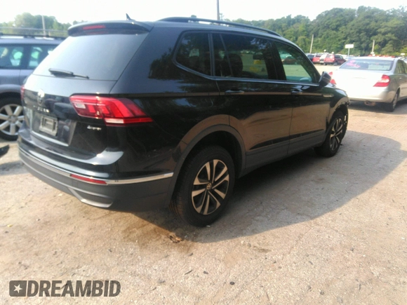 2022 Volkswagen Tiguan S with VIN 3VV0B7AX7NM108555, listed as a IAAI auction lot 37003805 with 21,077 mi miles. Bid and sale history available at carsss.com. Image 4.
