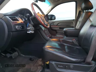 2010 Cadillac Escalade ESV Luxury z VIN 1GYUKHEF8AR102189, wystawiony jako Copart lot #82428034 z przebiegiem 163 848 mil mil oraz Szkoda całkowita • Salvage title. Historia ofert i sprzedaży dostępna na DreamBid. Obrazek 7.