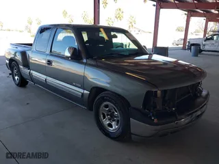 2001 Chevrolet Silverado 1500 LS with VIN 2GCEC19V011316604, listed as a IAAI auction lot 41682054 with 235,246 mi miles. Bid and sale history available at carsss.com. Image 1.