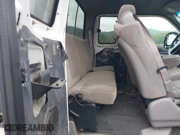 2001 Ford F-250 XL with VIN 1FTNX21L51EB77184, listed as a IAAI auction lot 42466978 with 133,330 mi miles and . Bid and sale history available at DreamBid. Image 8.