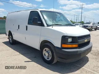 2017 Chevrolet Express Cargo z VIN 1GCWGAFF3H1347433, wystawiony jako IAAI lot #42423369 z przebiegiem 172 955 mil mil oraz . Historia ofert i sprzedaży dostępna na DreamBid. Obrazek 1.