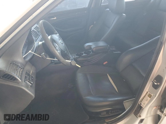 2002 BMW 3 Series 325i z VIN WBAET37442NG70535, wystawiony jako Copart lot #57361055 z przebiegiem Nie podano mil oraz Czysty tytuł • Clean title. Historia ofert i sprzedaży dostępna na DreamBid. Obrazek 7.
