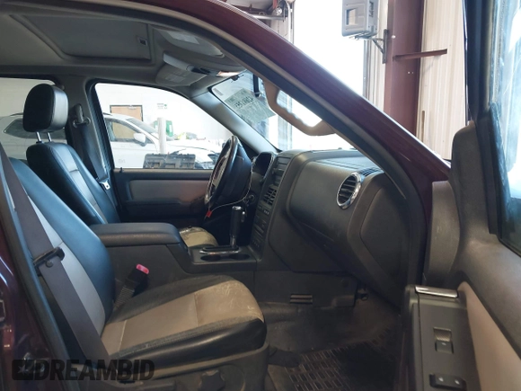2007 Ford Explorer Sport Trac Limited z VIN 1FMEU53807UA22975, wystawiony jako IAAI lot #42691255 z przebiegiem 106 066 mil mil oraz . Historia ofert i sprzedaży dostępna na DreamBid. Obrazek 5.