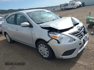 2016 Nissan Versa SV z VIN 3N1CN7AP2GL884834, wystawiony jako IAAI lot #42427798 z przebiegiem 119 014 mil mil oraz . Historia ofert i sprzedaży dostępna na DreamBid. Obrazek 1.