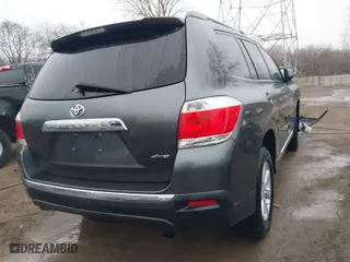 2011 Toyota Highlander with VIN 5TDBK3EH6BS069956, listed as a IAAI auction lot 41551979 with 140,233 mi miles. Bid and sale history available at carsss.com. Image 4.