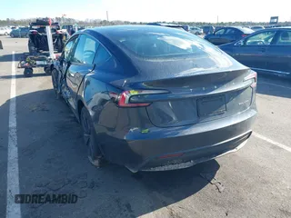 2025 Tesla Model 3 Long Range z VIN 5YJ3E1EBXSF913691, wystawiony jako IAAI lot #41699545 z przebiegiem 3 609 mil mil oraz . Historia ofert i sprzedaży dostępna na DreamBid. Obrazek 3.
