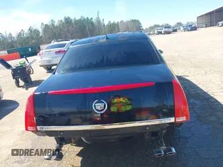 2006 Cadillac DTS Professional z VIN 1GEEH96Y56U550027, wystawiony jako IAAI lot #41663248 z przebiegiem 58 471 mil mil oraz . Historia ofert i sprzedaży dostępna na DreamBid. Obrazek 17.