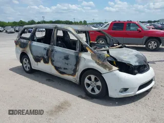 2015 Toyota Sienna L с VIN 5TDZK3DC2FS538700, выставлен на аукционе IAAI как лот 42180289 с пробегом Не указан миль и . История ставок и продаж доступна на DreamBid. Изображение 1.