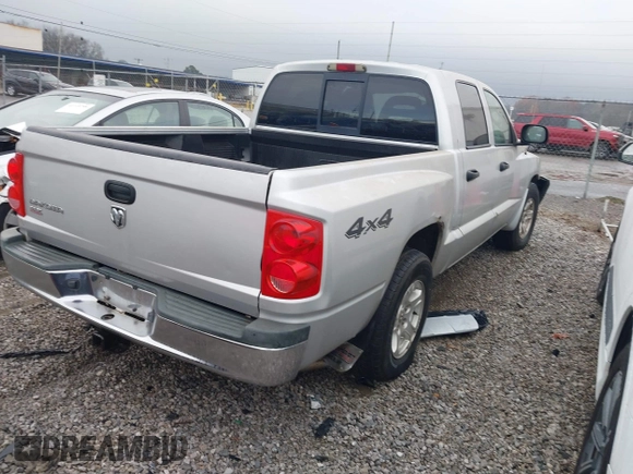2005 Dodge Dakota SLT with VIN 1D7HW48N55S253745, listed as a IAAI auction lot 41116435 with 183,241 mi miles. Bid and sale history available at carsss.com. Image 4.