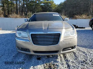 2014 Chrysler 300 C z VIN 2C3CCAEG9EH328699, wystawiony jako Copart lot #88137275 z przebiegiem 132 555 mil mil oraz Szkoda całkowita • Salvage title. Historia ofert i sprzedaży dostępna na DreamBid. Obrazek 5.