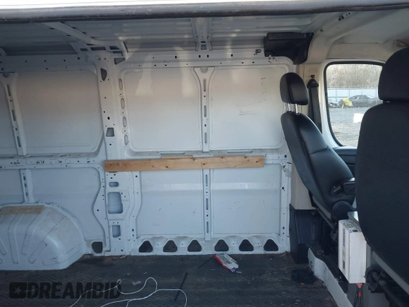 2014 Ram ProMaster Cargo z VIN 3C6TRVAG9EE102642, wystawiony jako IAAI lot #41852746 z przebiegiem 190 275 mil mil oraz . Historia ofert i sprzedaży dostępna na DreamBid. Obrazek 8.