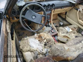 1981 Mercedes-Benz 380 SL z VIN WDBBA45A6BB008589, wystawiony jako Copart lot #52164975 z przebiegiem Nie podano mil oraz Nie do naprawy. Historia ofert i sprzedaży dostępna na DreamBid. Obrazek 8.