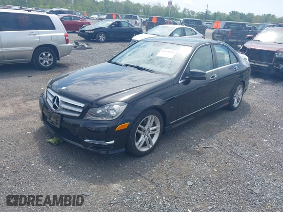2013 Mercedes-Benz C 300 Sport z VIN WDDGF8ABXDR289715, wystawiony jako IAAI lot #42178866 z przebiegiem 67 658 mil mil oraz . Historia ofert i sprzedaży dostępna na DreamBid. Obrazek 17.