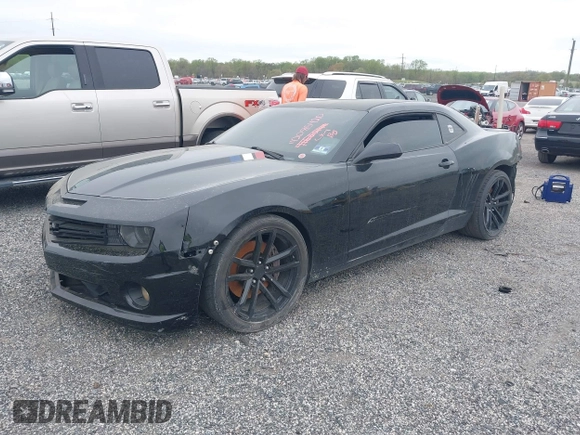 2010 Chevrolet Camaro 2SS z VIN 2G1FK1EJ9A9137692, wystawiony jako IAAI lot #42085420 z przebiegiem 169 665 mil mil oraz . Historia ofert i sprzedaży dostępna na DreamBid. Obrazek 2.