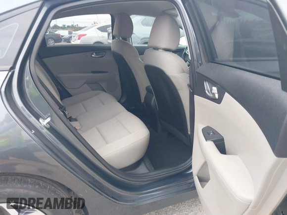 2021 Kia Forte FE z VIN 3KPF24AD0ME312622, wystawiony jako IAAI lot #41329338 z przebiegiem 29 722 mil mil oraz . Historia ofert i sprzedaży dostępna na DreamBid. Obrazek 8.