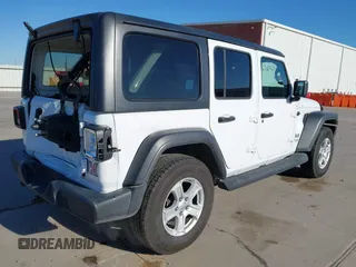 2020 Jeep Wrangler Unlimited Sport S z VIN 1C4HJXDG2LW335973, wystawiony jako IAAI lot #41376136 z przebiegiem 50 623 mil mil oraz . Historia ofert i sprzedaży dostępna na DreamBid. Obrazek 4.