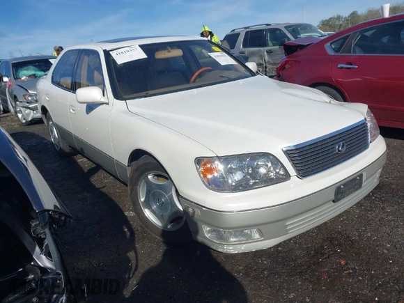 2000 Lexus LS 400 with VIN JT8BH28F7Y0168492, listed as a IAAI auction lot 41810357 with 92,472 mi miles and . Bid and sale history available at carsss.com. Image 1.