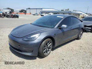 2023 Tesla Model 3 z VIN 5YJ3E1EA2PF652748, wystawiony jako Copart lot #57990705 z przebiegiem 37 922 mil mil oraz Szkoda całkowita • Salvage title. Historia ofert i sprzedaży dostępna na DreamBid. Obrazek 1.