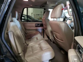 2010 Lincoln Navigator z VIN 5LMJJ2J52AEJ01982, wystawiony jako Copart lot #55949515 z przebiegiem 154 052 mil mil oraz Czysty tytuł • Clean title. Historia ofert i sprzedaży dostępna na DreamBid. Obrazek 11.