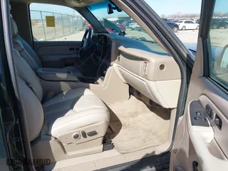 2003 Chevrolet Tahoe LT with VIN 1GNEC13Z33R213707, listed as a IAAI auction lot 41796469 with 183,373 mi miles. Bid and sale history available at carsss.com. Image 5.
