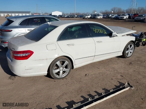 2010 Mercedes-Benz E-Class E 350 Luxury with VIN WDDHF8HB7AA111622, listed as a IAAI auction lot 41708136 with 166,708 mi miles. Bid and sale history available at carsss.com. Image 4.
