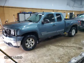 2010 GMC Sierra 1500 SLE z VIN 1GTSKVE36AZ277784, wystawiony jako Copart lot #49006185 z przebiegiem 181 196 mil mil oraz Czysty tytuł • Clean title. Historia ofert i sprzedaży dostępna na DreamBid. Obrazek 1.