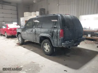 1998 Chevrolet Tahoe with VIN 3GNEK18R7WG122892, listed as a IAAI auction lot 41589715 with 195,653 mi miles. Bid and sale history available at carsss.com. Image 3.