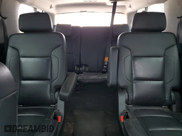 2019 Chevrolet Suburban LT z VIN 1GNSCHKC1KR138254, wystawiony jako Copart lot #43992615 z przebiegiem 102 047 mil mil oraz Czysty tytuł • Clean title. Historia ofert i sprzedaży dostępna na DreamBid. Obrazek 10.