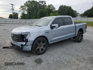 2022 Ford F-150 Lightning Pro z VIN 1FT6W1EV4NWG01810, wystawiony jako Copart lot #55172465 z przebiegiem 46 112 mil mil oraz Szkoda całkowita • Salvage title. Historia ofert i sprzedaży dostępna na DreamBid. Obrazek 1.
