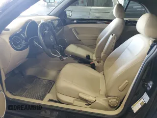 2013 Volkswagen Beetle 2.5L с VIN 3VW5P7AT5DM811974, выставлен на аукционе Copart как лот 56853015 с пробегом 68 959 миль миль и На запчасти • Non repairable. История ставок и продаж доступна на DreamBid. Изображение 7.