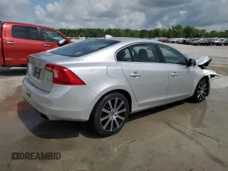 2017 Volvo S60 Inscription Platinum z VIN LYV402HMXHB129950, wystawiony jako Copart lot #54382365 z przebiegiem 92 868 mil mil oraz Szkoda całkowita • Salvage title. Historia ofert i sprzedaży dostępna na DreamBid. Obrazek 3.