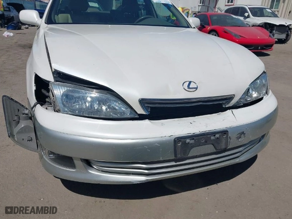2000 Lexus ES 300 with VIN JT8BF28G7Y5076980, listed as a IAAI auction lot 41949171 with 168,860 mi miles. Bid and sale history available at carsss.com. Image 6.