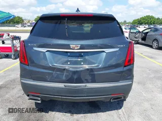 2020 Cadillac XT5 Luxury FWD z VIN 1GYKNAR45LZ224459, wystawiony jako IAAI lot #42295055 z przebiegiem 69 751 mil mil oraz . Historia ofert i sprzedaży dostępna na DreamBid. Obrazek 16.