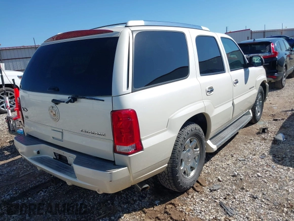 2005 Cadillac Escalade z VIN 1GYEC63N65R243624, wystawiony jako IAAI lot #42161106 z przebiegiem 150 877 mil mil oraz . Historia ofert i sprzedaży dostępna na DreamBid. Obrazek 4.