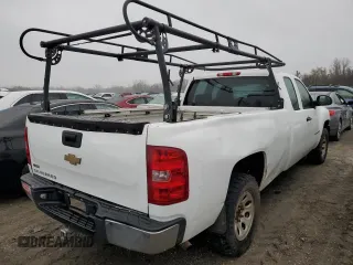 2008 Chevrolet Silverado 1500 LT w/2LT with VIN 1GCEC190X8E122966, listed as a Copart auction lot 79776574 with 396,235 mi miles and Clean Title. Bid and sale history available at carsss.com. Image 3.