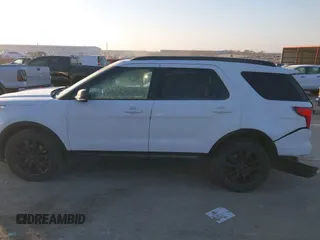 2017 Ford Explorer XLT z VIN 1FM5K8D84HGD21052, wystawiony jako IAAI lot #40819366 z przebiegiem 131 481 mil mil oraz . Historia ofert i sprzedaży dostępna na DreamBid. Obrazek 14.