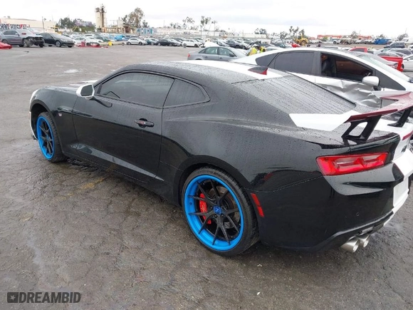 2017 Chevrolet Camaro 2SS with VIN 1G1FH1R74H0215085, listed as a IAAI auction lot 41513996 with 47,619 mi miles. Bid and sale history available at carsss.com. Image 3.