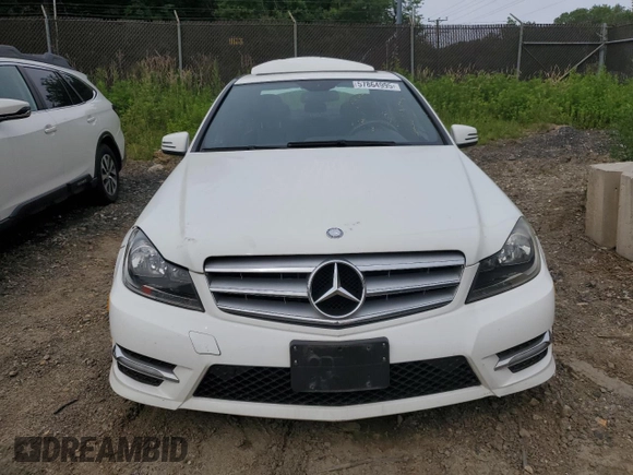 2013 Mercedes-Benz C 300 Sport z VIN WDDGF8AB2DR248141, wystawiony jako Copart lot #57864995 z przebiegiem 80 975 mil mil oraz Szkoda całkowita • Salvage title. Historia ofert i sprzedaży dostępna na DreamBid. Obrazek 5.