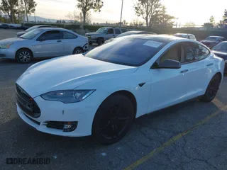 2013 Tesla Model S with VIN 5YJSA1CGXDFP03553, listed as a IAAI auction lot 41390243 with 141745 miles. Bid and sale history available at carsss.com. Image 19.