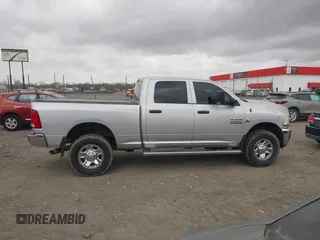 2015 Ram 2500 Tradesman z VIN 3C6UR5CL7FG557414, wystawiony jako IAAI lot #41829862 z przebiegiem 106 106 mil mil oraz . Historia ofert i sprzedaży dostępna na DreamBid. Obrazek 13.