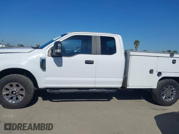 2017 Ford F-250 XL z VIN 1FD7X2A62HEB54633, wystawiony jako IAAI lot #42272440 z przebiegiem 76 521 mil mil oraz . Historia ofert i sprzedaży dostępna na DreamBid. Obrazek 14.