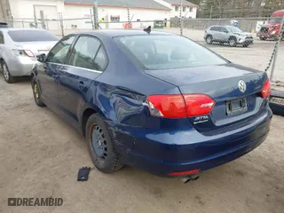2014 Volkswagen Jetta Sedan SE with VIN 3VWD17AJ1EM428630, listed as a IAAI auction lot 41802718 with 147,405 mi miles. Bid and sale history available at carsss.com. Image 3.